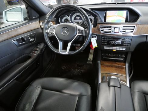 Used 2014 Mercedes-Benz E 350 4MATIC Sedan image 9