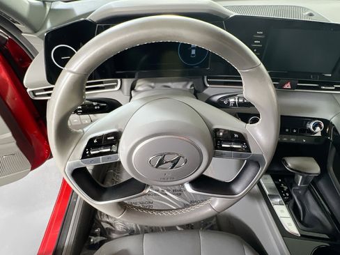 Used 2022 Hyundai Elantra SEL w/ Convenience + Premium Package FWD image 11