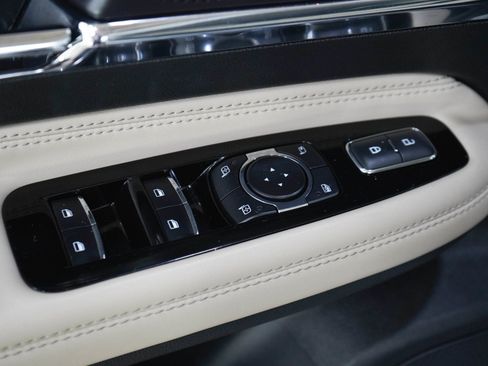 Used 2025 Lincoln Corsair AWD w/ Towing Package image 21