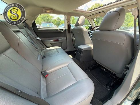 Used 2005 Chrysler 300 Touring RWD image 18