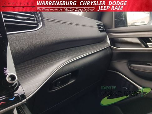 Used 2024 Jeep Wagoneer L Series II w/ Flexible Seating Group image 27