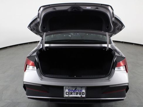 Certified 2025 Hyundai Elantra SE FWD image 17