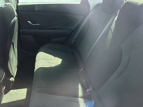 Used 2024 Hyundai Elantra SE FWD image 11