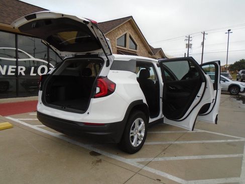 Used 2024 GMC Terrain SLE image 22