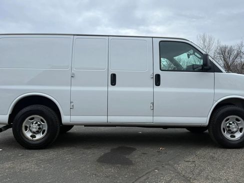Used 2021 Chevrolet Express 2500 RWD image 11