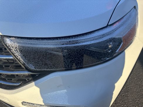 Used 2022 Ford Explorer XLT w/ Equipment Group 202A image 10