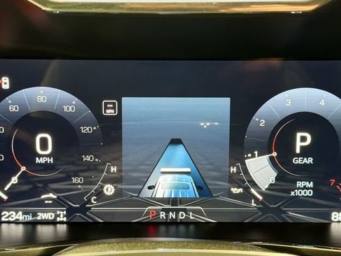 Used 2024 GMC Canyon Denali image 11