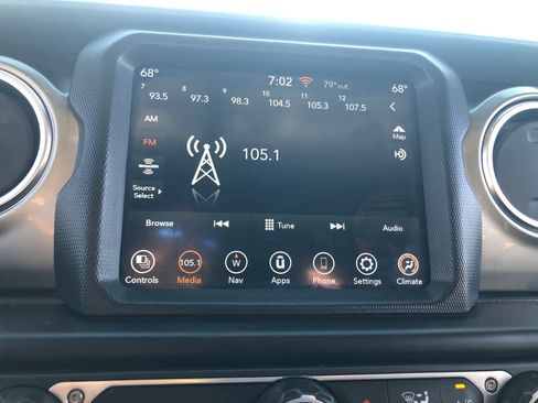 Used 2021 Jeep Wrangler Unlimited Sahara w/ Uconnect 4C Nav & Sound Group AWD/4WD image 12