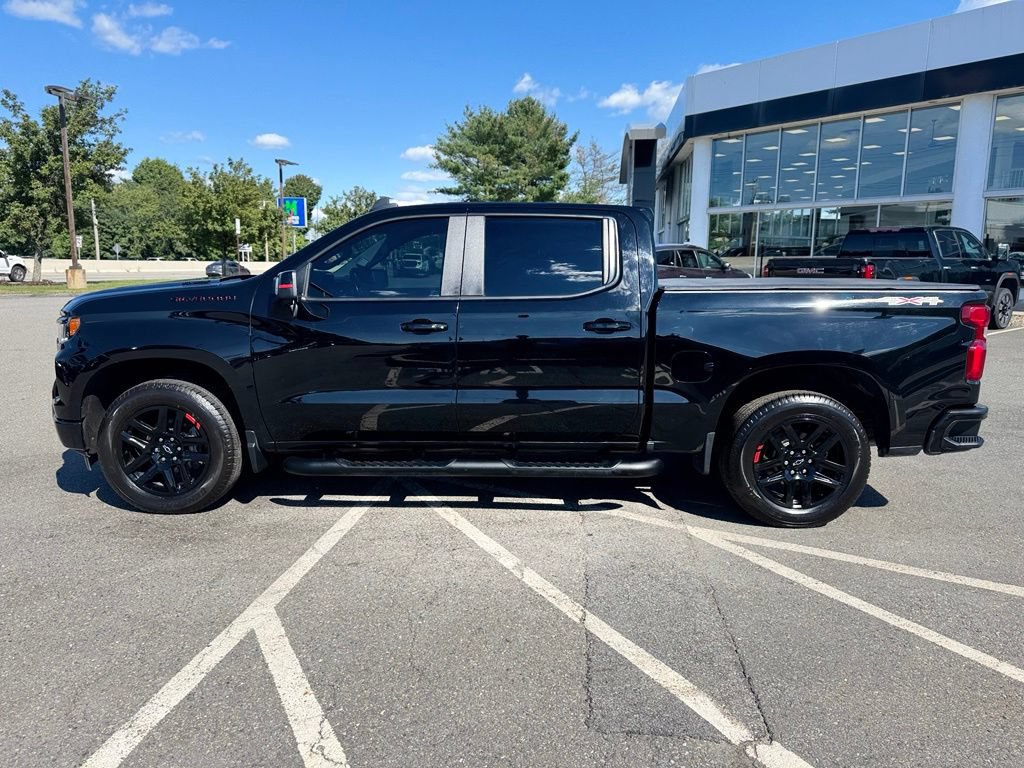 Used 2023 Chevrolet Silverado 1500 RST w/ Redline Edition AWD/4WD image 2