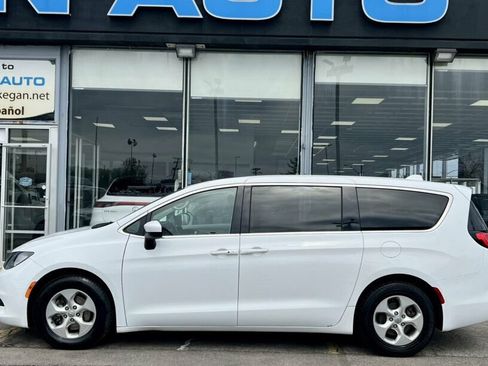Used 2017 Chrysler Pacifica LX w/ Tire & Wheel Group FWD image 30