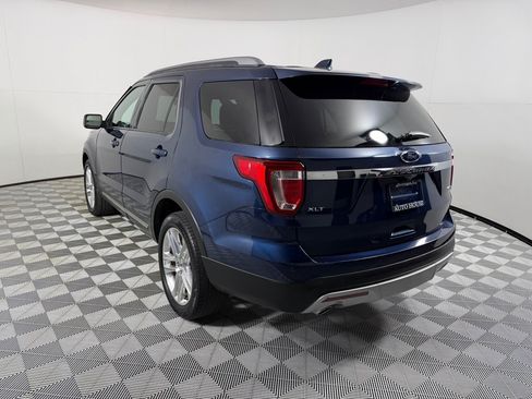 Used 2017 Ford Explorer XLT w/ Equipment Group 202A AWD/4WD image 7