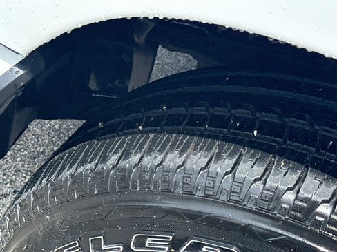 Used 2025 RAM 1500 Big Horn AWD/4WD image 10