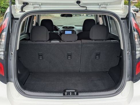 Used 2018 Kia Soul FWD image 23