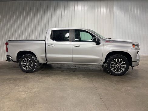 Used 2022 Chevrolet Silverado 1500 RST image 2