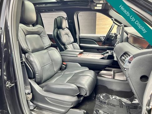 Used 2022 Lincoln Navigator Reserve AWD/4WD image 9