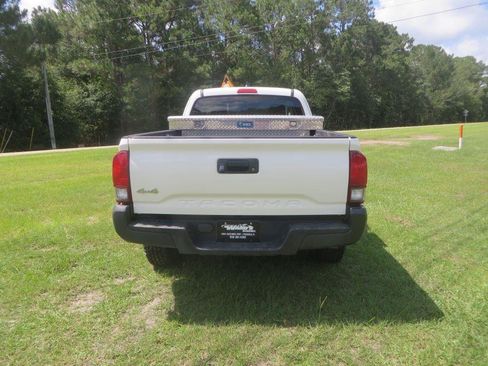 Used 2020 Toyota Tacoma SR AWD/4WD image 7
