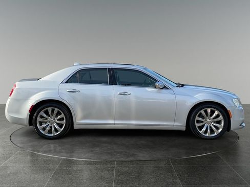 Used 2020 Chrysler 300 Limited RWD image 10