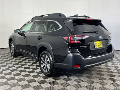 Used 2025 Subaru Outback Premium AWD/4WD image 8