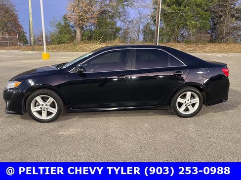 Used 2014 Toyota Camry L image 4
