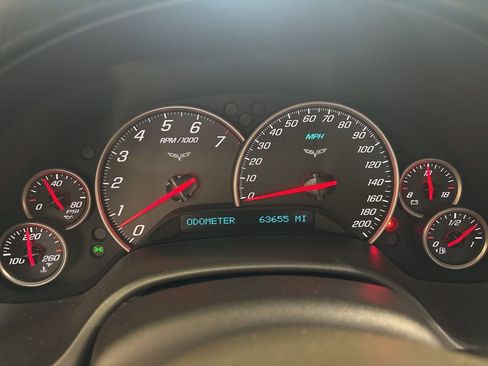 Used 2005 Chevrolet Corvette Coupe w/ Preferred Equipment Group RWD image 2