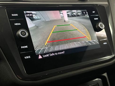 Used 2023 Volkswagen Tiguan SE w/ Panoramic Sunroof Package image 29