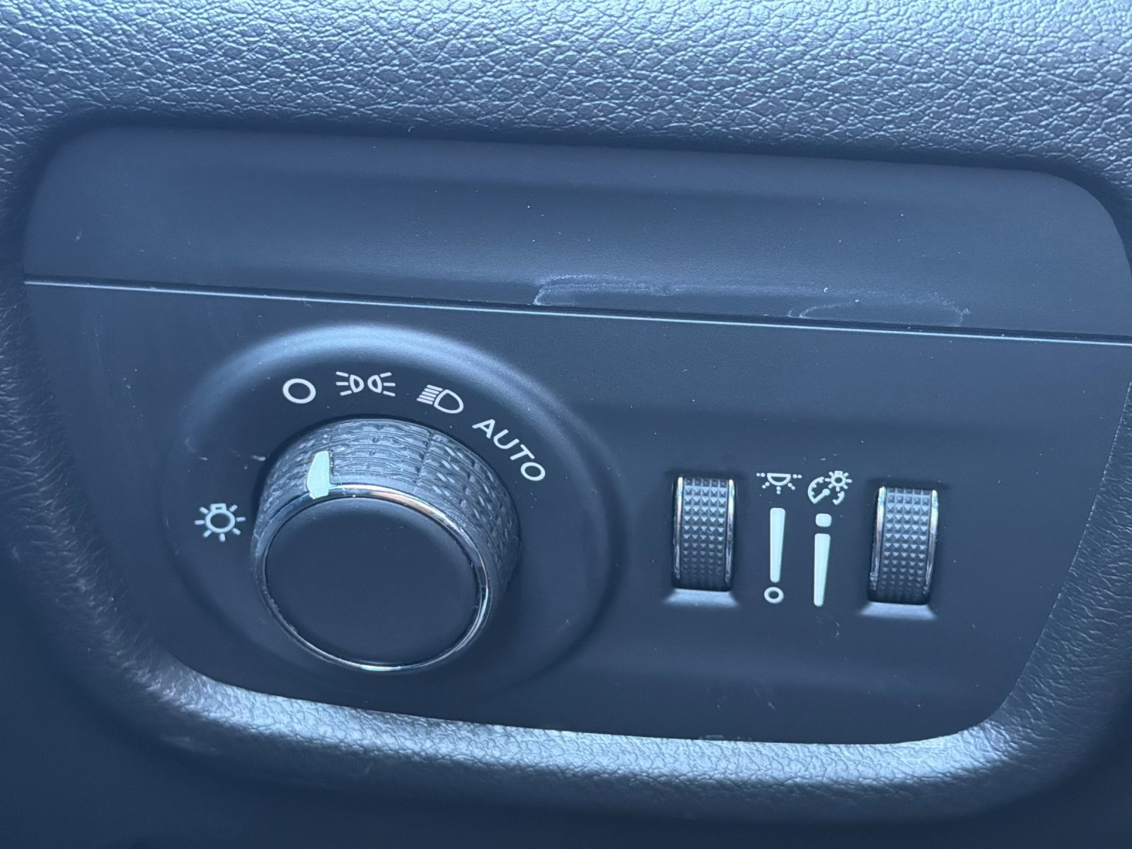 Used 2023 Jeep Grand Cherokee Altitude AWD/4WD image 34