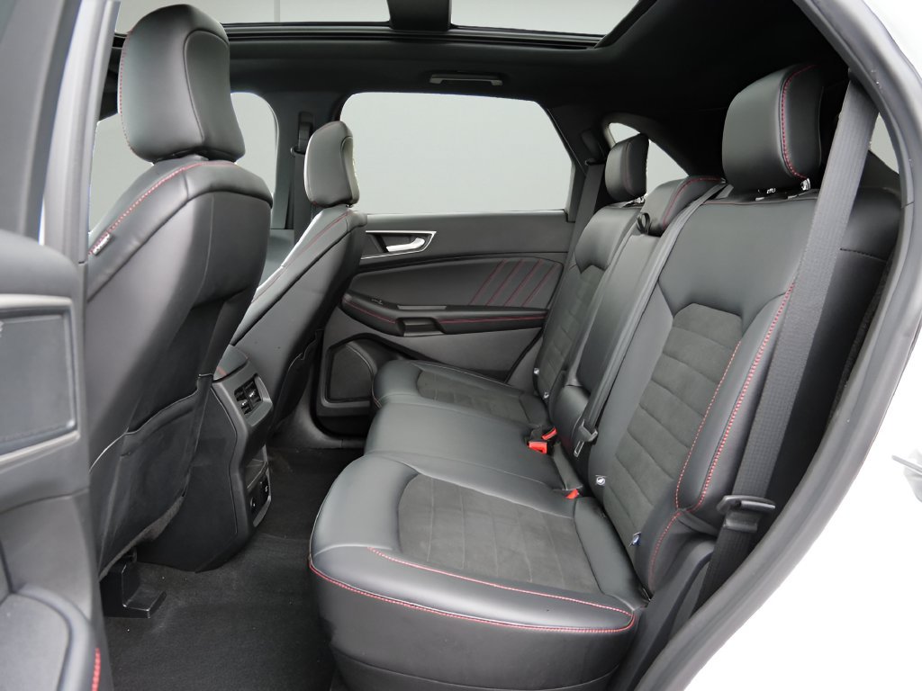 Used 2024 Ford Edge ST-Line w/ Class II Trailer Tow Package AWD/4WD image 11