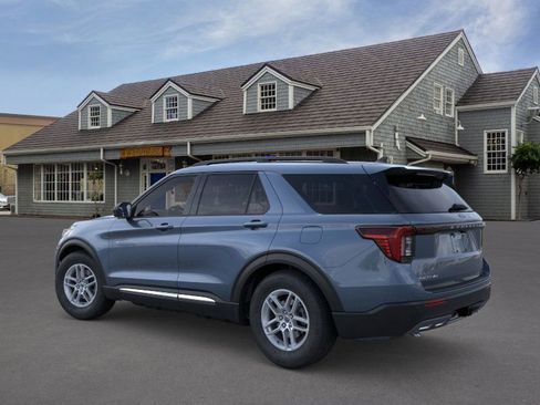 Used 2025 Ford Explorer Active w/ Active Comfort Package image 4