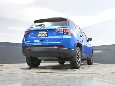 Used 2025 Jeep Compass Trailhawk AWD/4WD image 50