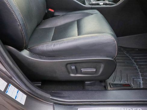 Used 2017 Toyota Highlander Limited image 45