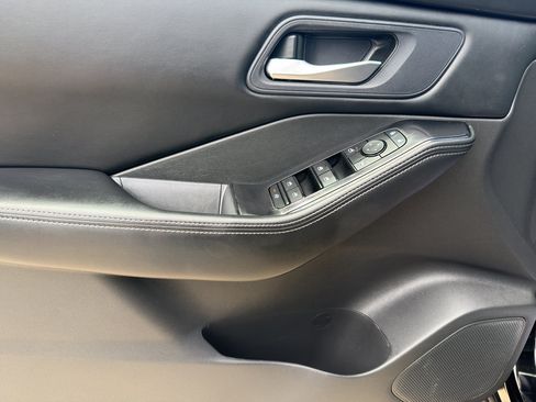 Used 2024 Nissan Rogue SV FWD image 14