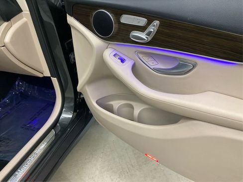 Used 2020 Mercedes-Benz GLC 300 4MATIC image 25