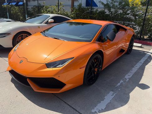 Used 2015 Lamborghini Huracan LP 610-4 AWD/4WD image 1