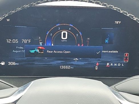 Used 2025 Chevrolet Traverse LT image 43