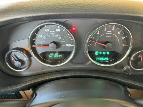 Used 2014 Jeep Wrangler Unlimited Rubicon w/ Connectivity Group AWD/4WD image 13