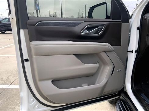 Used 2022 GMC Yukon SLT w/ SLT Premium Package image 43