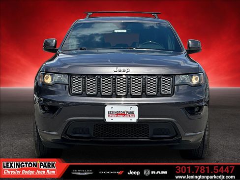 Used 2018 Jeep Grand Cherokee Altitude AWD/4WD image 2