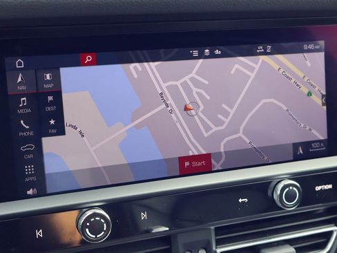 Certified 2023 Porsche Macan image 18