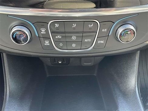 Used 2023 Chevrolet Traverse LS image 29