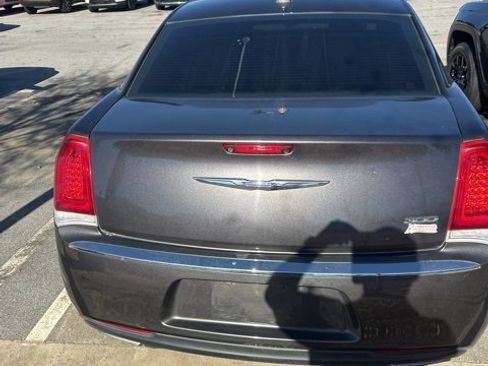 Used 2020 Chrysler 300 Limited image 3
