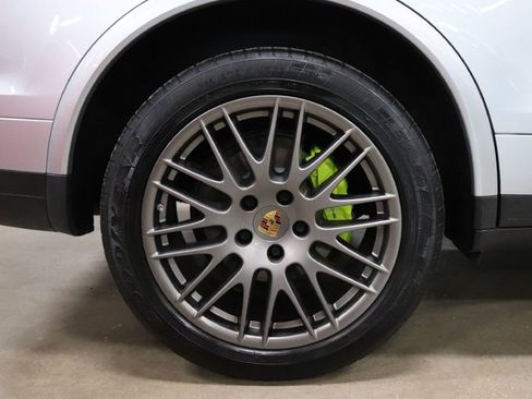 Used 2017 Porsche Cayenne S Platinum image 39