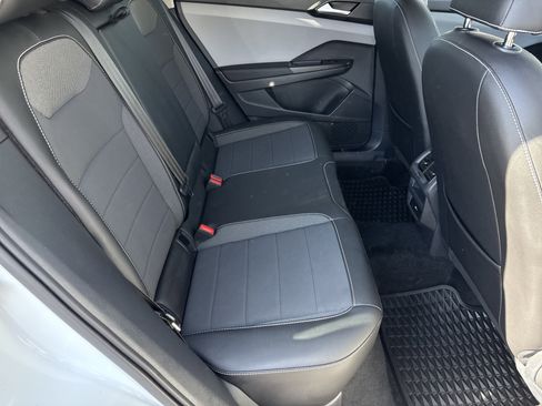 Used 2022 Volkswagen Taos SE FWD image 11