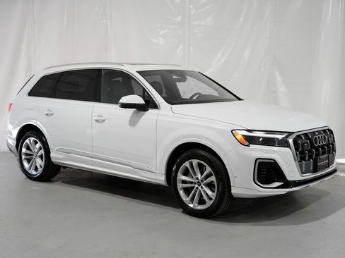 Used 2025 Audi Q7 3.0T Premium Plus AWD/4WD image 8
