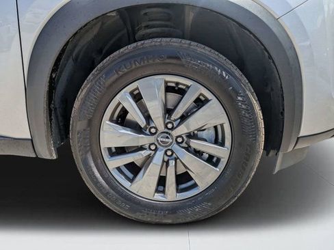 Used 2024 Nissan Pathfinder SV FWD image 10