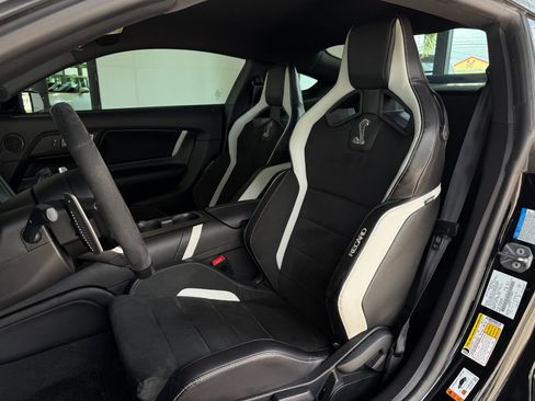 Used 2022 Ford Mustang Shelby GT500 w/ Carbon Fiber Track Pack image 23