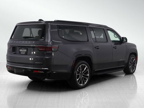 Used 2023 Jeep Wagoneer L Series II w/ Premium Group I image 5