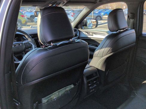 Used 2024 Jeep Grand Cherokee Altitude image 18