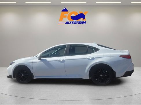 New 2026 Toyota Camry SE image 2