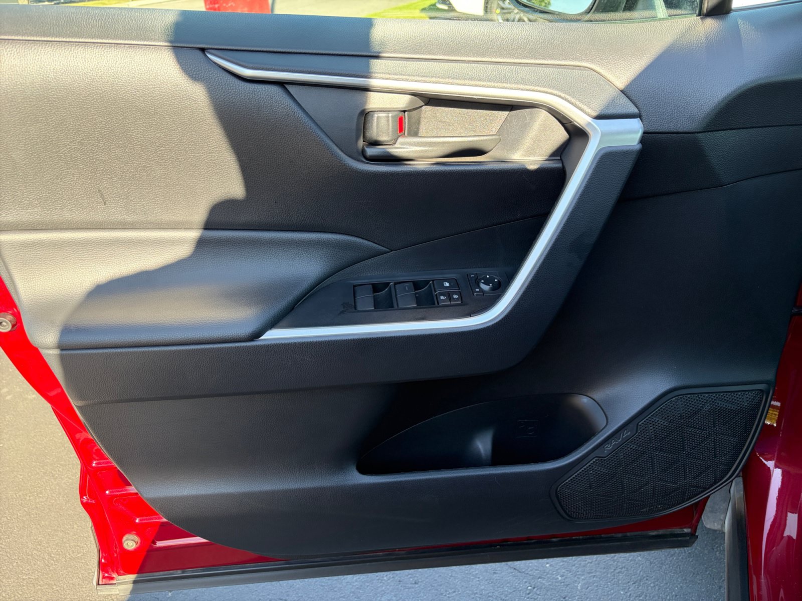 Used 2025 Toyota RAV4 LE AWD/4WD image 9