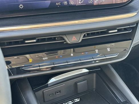 Used 2024 Buick Envision Avenir AWD/4WD image 30